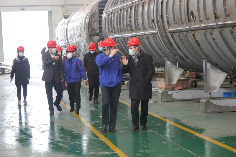 領(lǐng)導(dǎo)視察上海敏杰真空干燥機(jī)車(chē)間